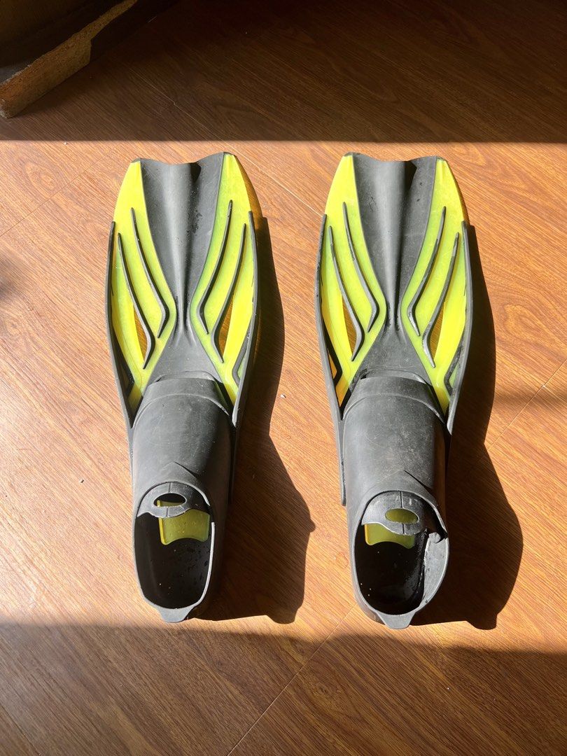 Diving Fins M 39-40 (Category: Water Sports) located in Angono. Submitted by gifted_turtle (Listing ID 1425825074, Image 1). Description: Used diving fins for freediving. I loved freediving so I upgraded and changed size. Still in very good condition. Perfect for beginners who want to try freediving. Now it’s your turn to enjoy the underwater world! 🌊 Message me if interested..