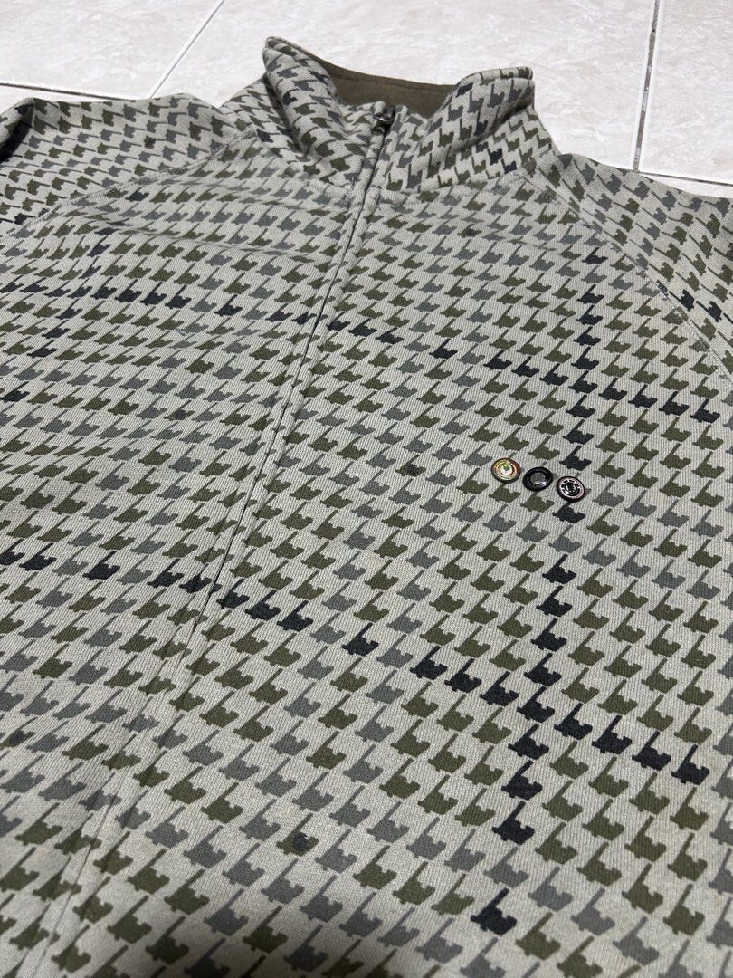 ELEMENT JACKET (Category: Activewear) located in Kuala Lumpur. Submitted by panjievtstore (Listing ID 1425951824, Image 2). Description: ‼️POS DFOD‼️ ‼️NEGO‼️ PIT 22 LABUH 27 pm for any required .