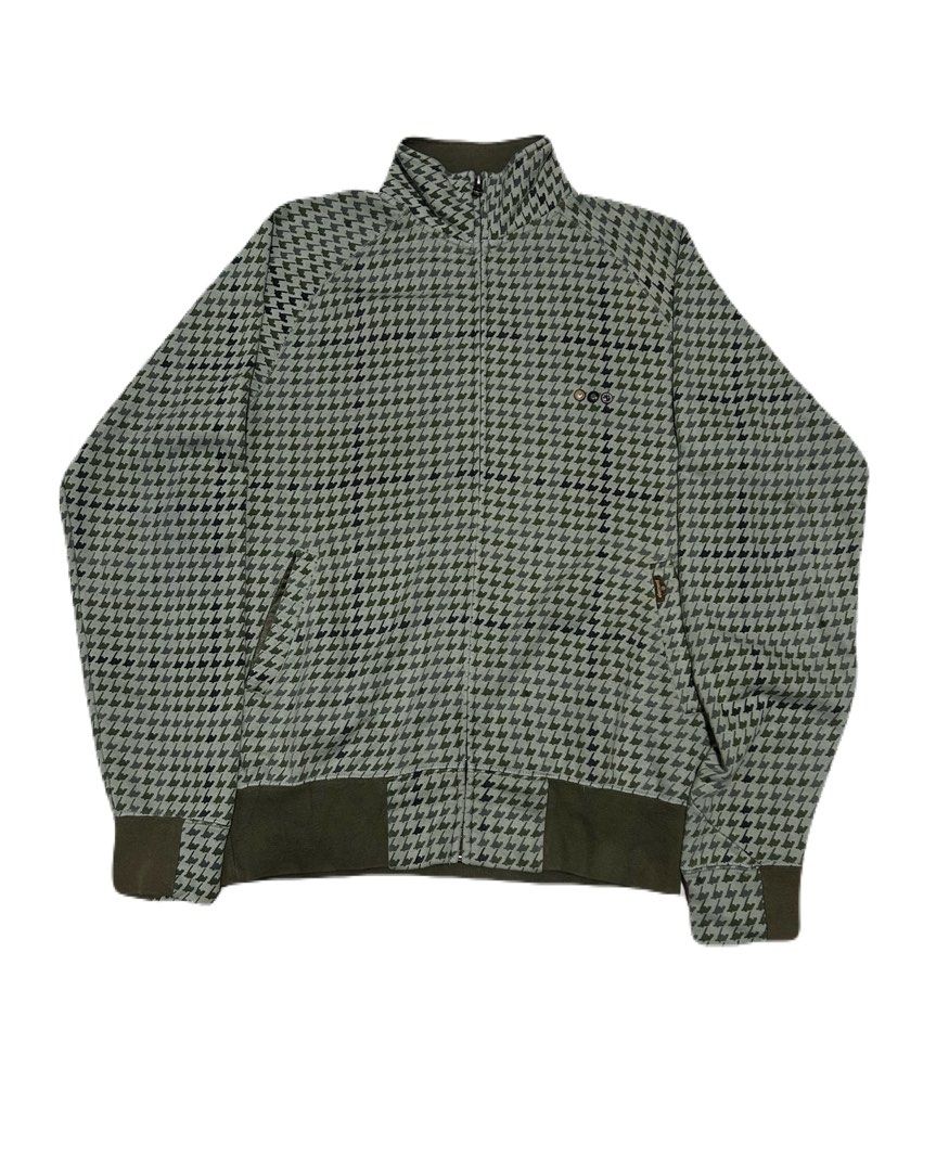 ELEMENT JACKET (Category: Activewear) located in Kuala Lumpur. Submitted by panjievtstore (Listing ID 1425951824, Image 1). Description: ‼️POS DFOD‼️ ‼️NEGO‼️ PIT 22 LABUH 27 pm for any required .