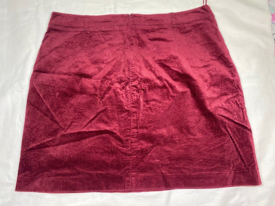 Esprit Corduroy Skirt (Category: Skirts) located in Cebu City. Submitted by candy_ytal (Listing ID 1425827649, Image 2). Description: No issue, no discoloration back-zip is working fine.