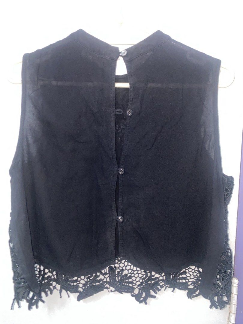 Forever21 black lace top crop S (Category: Sleeveless) located in Mandaluyong City. Submitted by van68 (Listing ID 1425834991, Image 3). Description: Brand: Forever21 Size: S Length: 17” - Fits up to 36” bust - Stretchable, cotton fabric - Defect: the topmost button isn’t lined with fabric 📍Mandaluyong city 📍Can meetup in any MRT station during weekends.