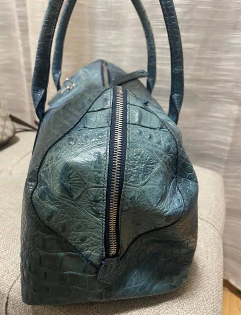 Furla Crocs Skin leather (Category: Luxury Bags & Wallets) located in Quezon City. Submitted by alexapowers (Listing ID 1425880916, Image 3). Description: Original Furla Crocs Skin leather Shoulder Bag With dustbag only Rank AB Good condition Php 6500 only.