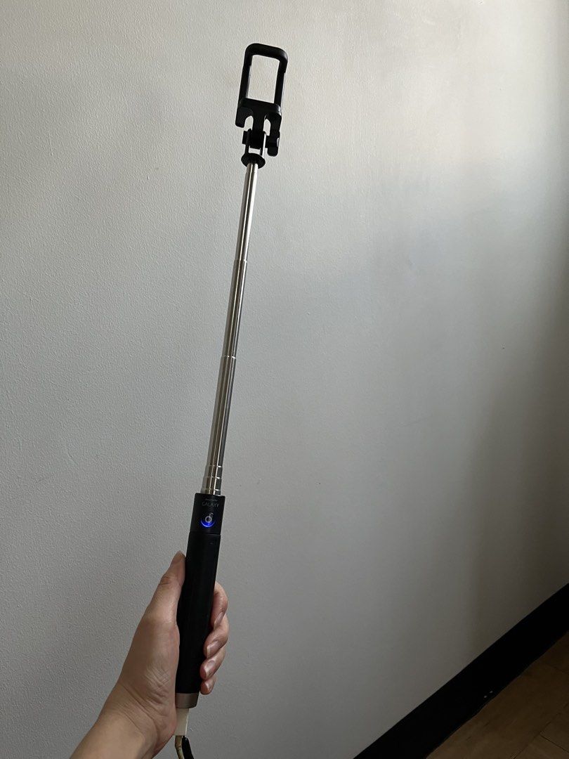 Monopod for Galaxy (Category: Tripods & Monopods) located in Cainta. Submitted by dette97 (Listing ID 1420865667, Image 3). Description: Monopod for Galaxy This selfie stick can be used with iPhones and Android phones. Weight: 148g Dimension: 185 x 40 x 30mm (720mm Max) Color: Black Sapphire Selling for: Php100 RFS: Decluttering.
