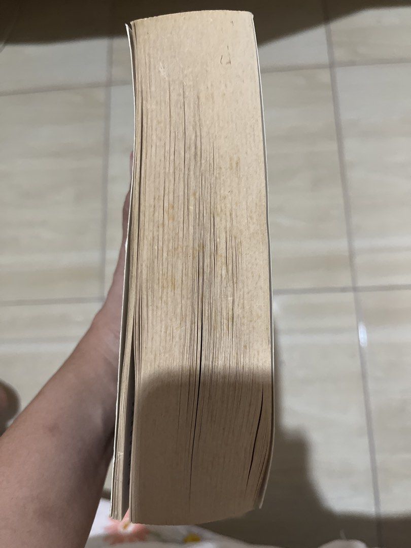Game of Thrones (Category: Storybooks) located in Cebu City. Submitted by iluvcebu (Listing ID 1425918701, Image 2). Description: stocked and never been read gifted to me normal discoloration from long stocked.