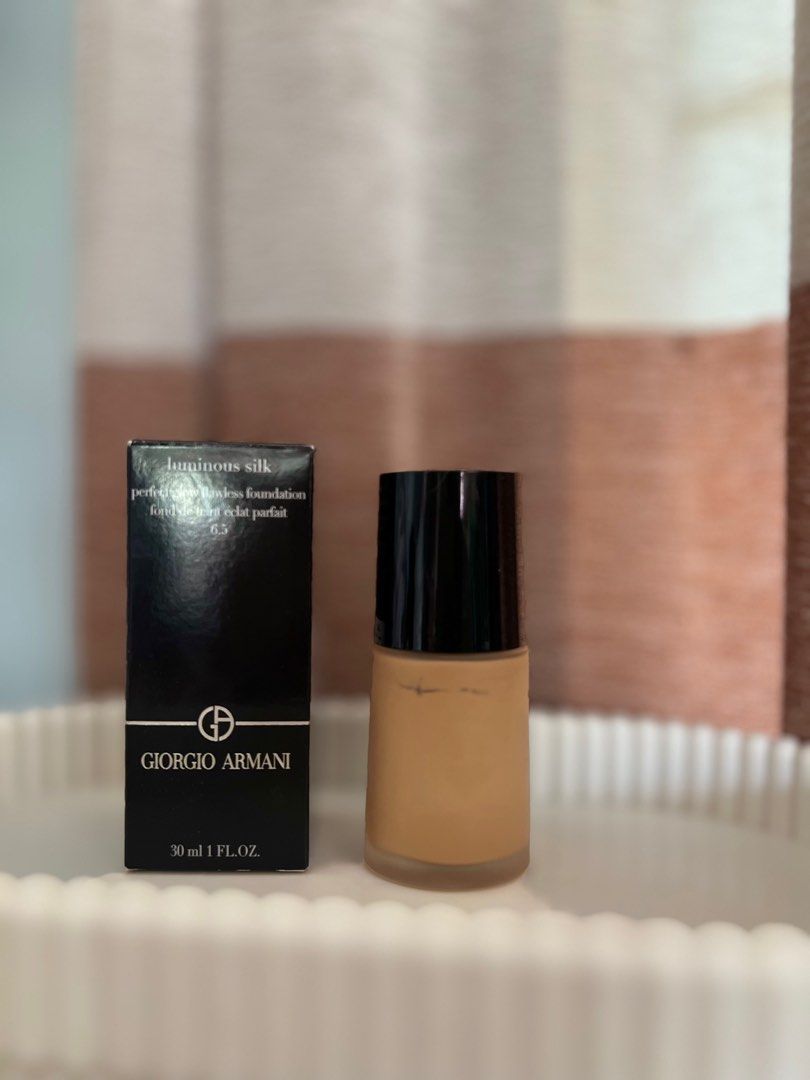 Giorgio Armani Luminous Silk Foundation 6.5 (Category: Makeup) located in Bacoor. Submitted by preloveditemsxox (Listing ID 1425880312, Image 3). Description: Giorgio Armani Luminous Silk Foundation in shade 6.5. This foundation is 30 ml / 1 fl. oz. The box is included. The product is perfect glow flawless foundation. The product code is CGAR10069. The original price is PHP 4,400.00. Up to 80-70% remaining. Barely used , too dark on me bought in 