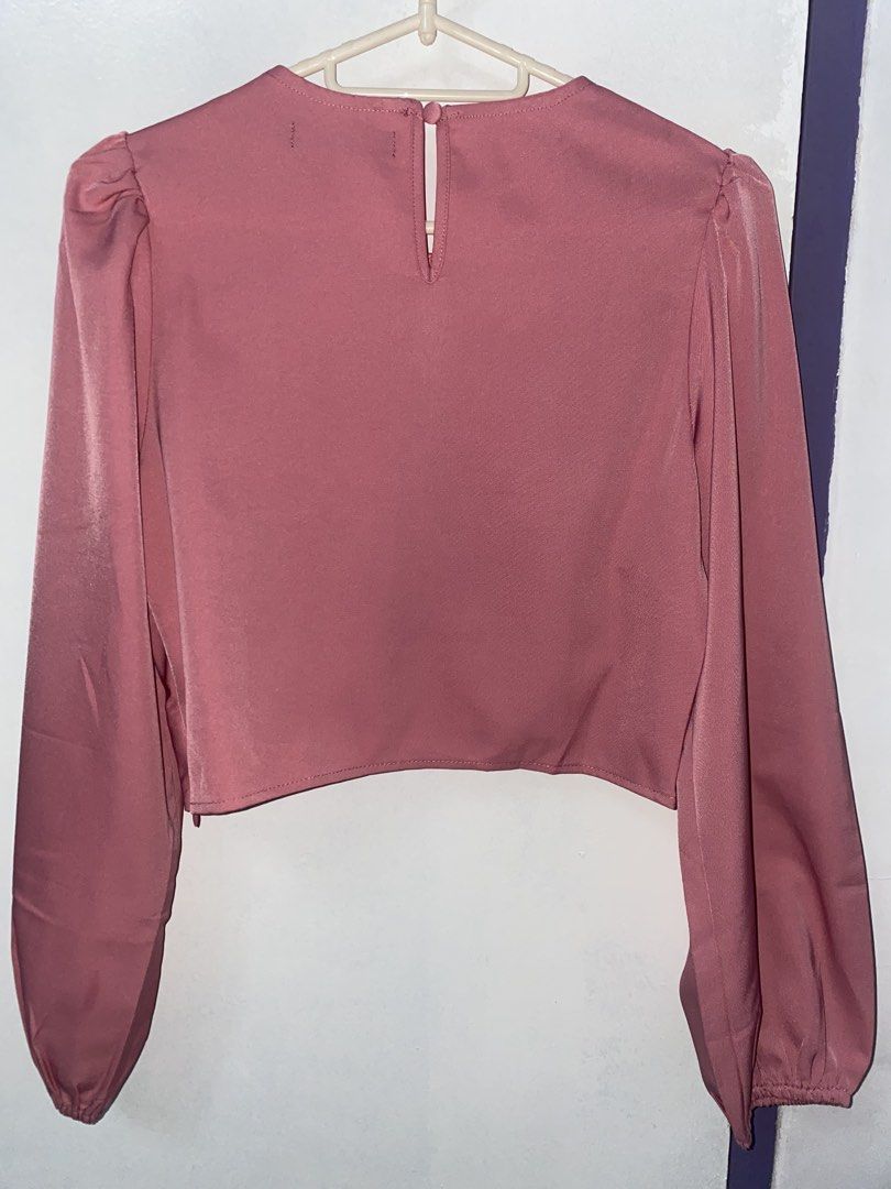 GTW URBAN Knot Front Blouse (Category: Blouses) located in Mandaluyong City. Submitted by van68 (Listing ID 1425834461, Image 3). Description: Brand: GTW Urban pink long-sleeved satin crop top Size: M Length: up to 15” - Silk material - Fits up to 34” bust - Zipper at the side - Only worn for fitting 📍Mandaluyong city 📍Can meetup in any MRT station during weekends.