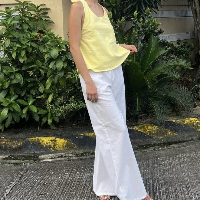 Halter Linen Top in Yellow rnblocale (Category: Sleeveless) located in Angono. Submitted by shopsante (Listing ID 1425888246, Image 2). Description: Best fits S-M.