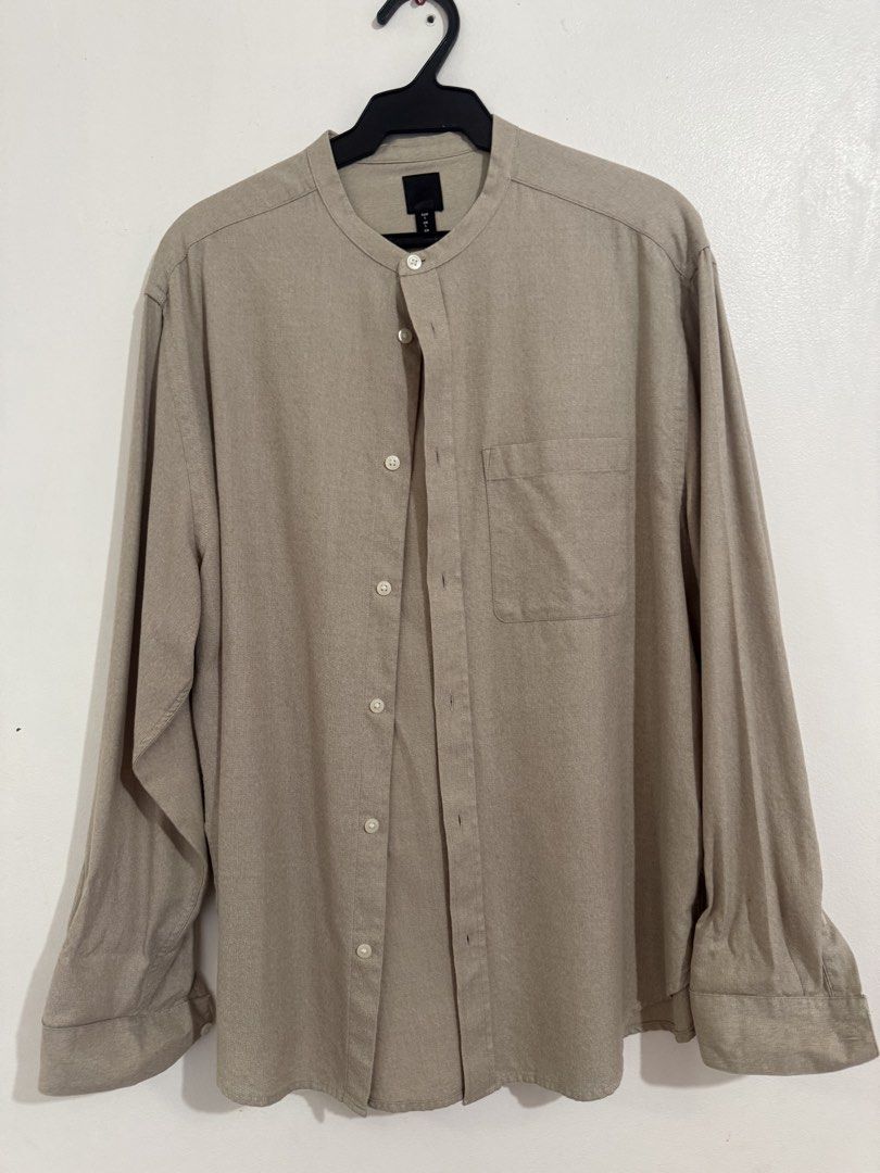 H&M Chinese collar Longsleeves (Category: Tshirts & Polo Shirts ) located in Cavite. Submitted by mojacky (Listing ID 1425972586, Image 2). Description: Used once.