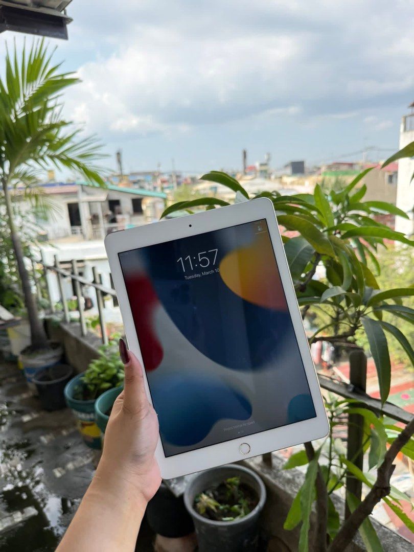 Ipad Air 2 64gb (Category: iPad) located in Manila. Submitted by bhengtotx (Listing ID 1425935961, Image 2). Description: .