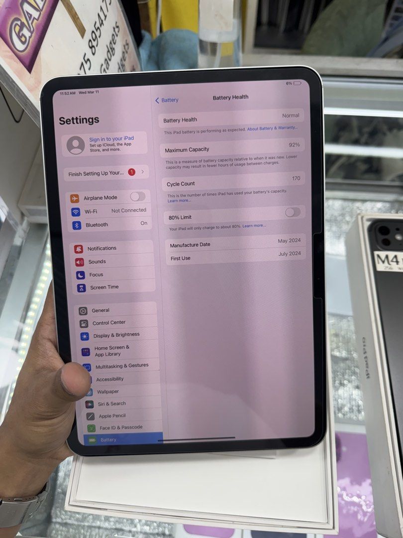 iPad Pro M4 11 inch 256gb Wifi (Category: iPad) located in Manila. Submitted by carimgadgets (Listing ID 1425978021, Image 3). Description: .
