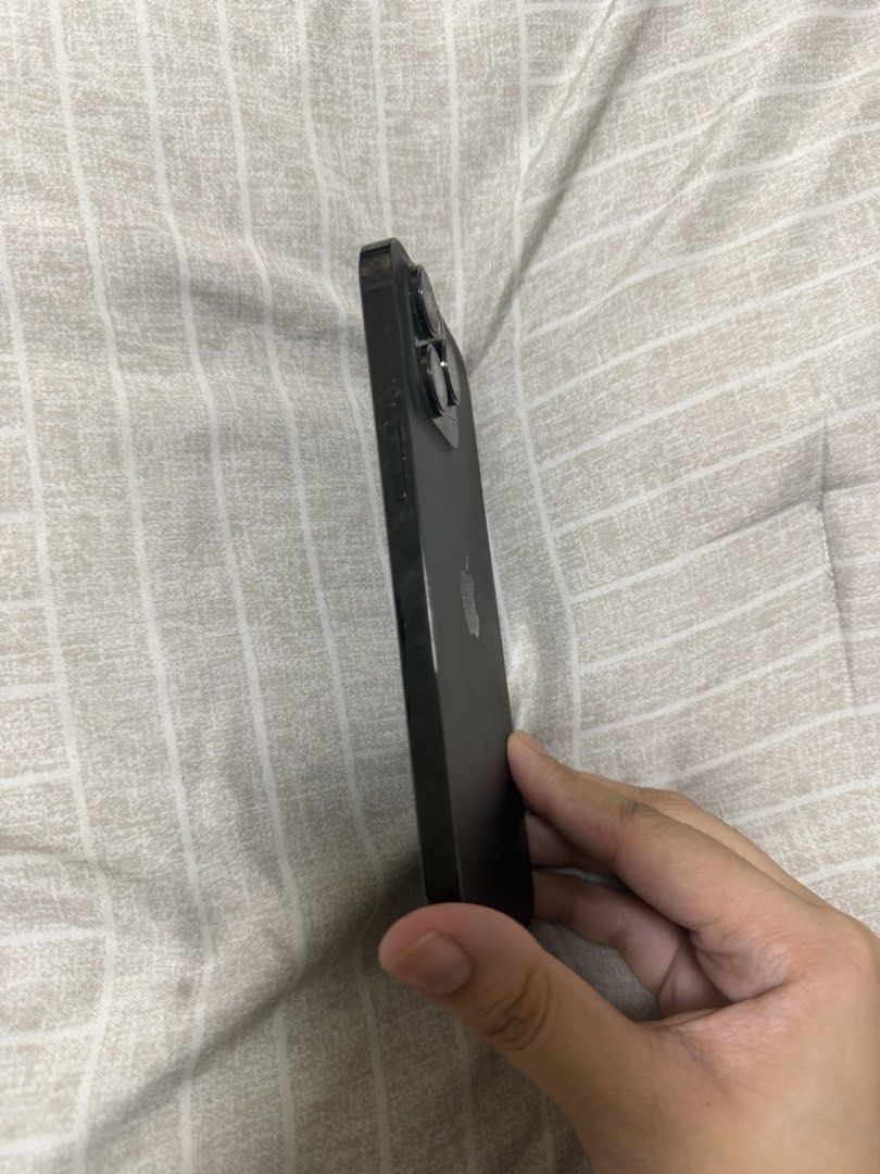 iPhone 14 PRO MAX 128GB Space Black (Category: iPhone 14 Series) located in Makati City. Submitted by mikamiiiii (Listing ID 1425999647, Image 2). Description: Iphone 14 Pro Max 128GB 86% battery health Lady-owned No issues, fully functional Openline, bought from Bahrain Negotiable Will give all cases Comes with box Can do video call for online transaction or meetup at moa SF will be covered by buyer if to be shipped via lalamove/grab RFS: Recent
