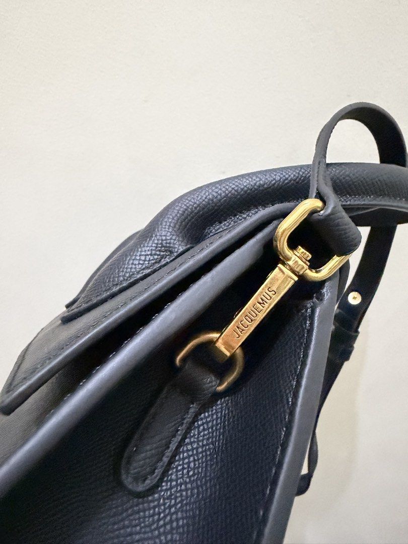 Jacquemus le chiquito bag (Category: Luxury Bags & Wallets) located in Makati City. Submitted by jeon_wonw00 (Listing ID 1425988958, Image 2). Description: Selling as is.