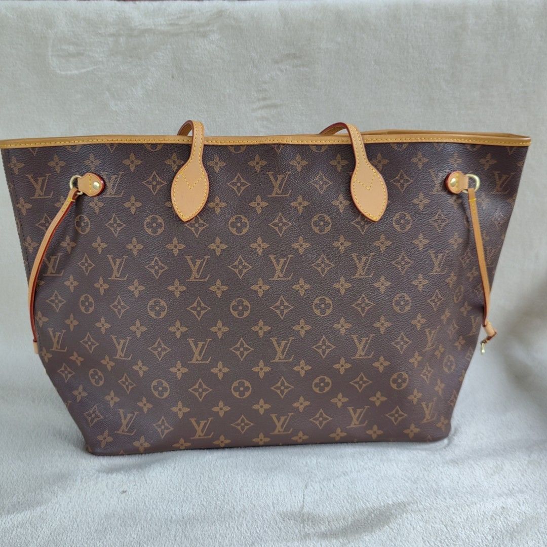 Louis Vuitton Neverfull MM (HQR) (Category: Luxury Bags & Wallets) located in Barotac Nuevo. Submitted by yorcollections (Listing ID 1425853060, Image 1). Description: HQR Louis Vuitton Neverfull MM tote bag. Features the iconic Monogram canvas. Includes a matching pouch. The interior has a striped lining with a zipped pocket. LOUIS VUITTON (HQR only) Neverfull MM Monogram with pouch RFS brand new bought 400 dirhams from Dubai for my mom kaso di 