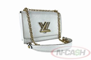 (Category: ) located in . Submitted by luxury_by_ncash_2 (Listing ID 1425857920, Image 1). Description: .