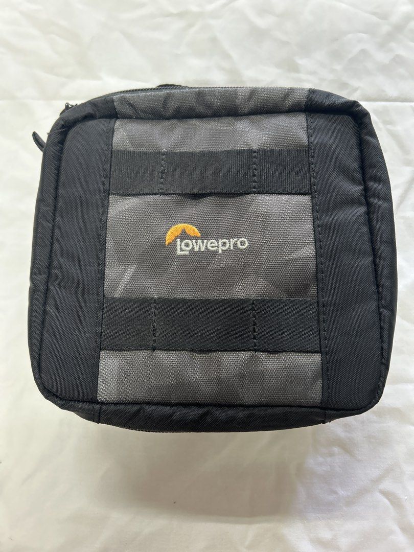 Lowepro ViewPoint CS 60 Action Camera Case (Category: Camera Bags & Carriers) located in Bulacan. Submitted by ourdailybreads (Listing ID 1425842191, Image 1). Description: - Lowepro ViewPoint CS 60 Action Camera Case - Durable and protective design - Padded interior for gear safety - Multiple compartments for organization - High-quality zippers - Perfect for action camera and accessories.