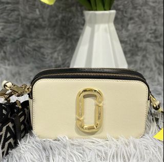 (Category: ) located in . Submitted by e.greatbuys (Listing ID 1425822294, Image 1). Description: .