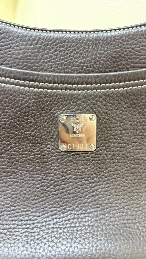 MCM GERMANY VINTAGE KILI BAG (Category: Luxury Bags & Wallets) located in Lingayen. Submitted by eckkaaa213 (Listing ID 1425948753, Image 2). Description: ykk zip.