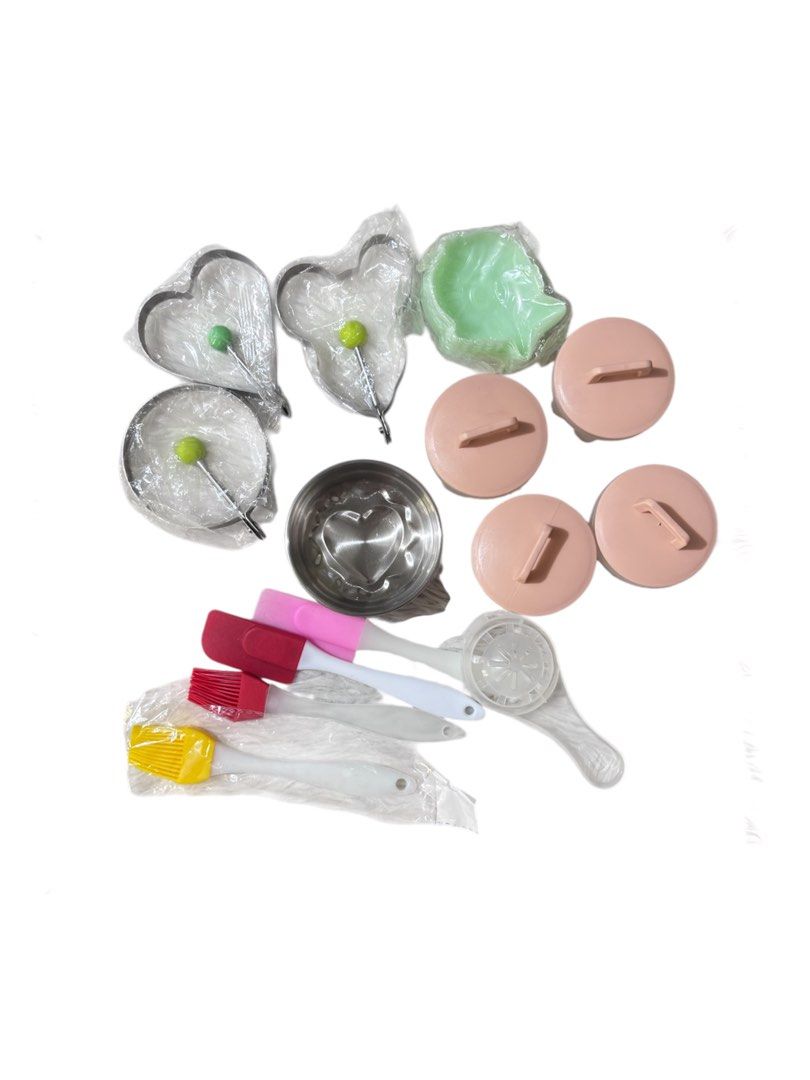 Molder Set, Brush & Spatula (Category: Bakeware) located in Paranaque City. Submitted by dalle_closet (Listing ID 1425888242, Image 1). Description: For take all only .