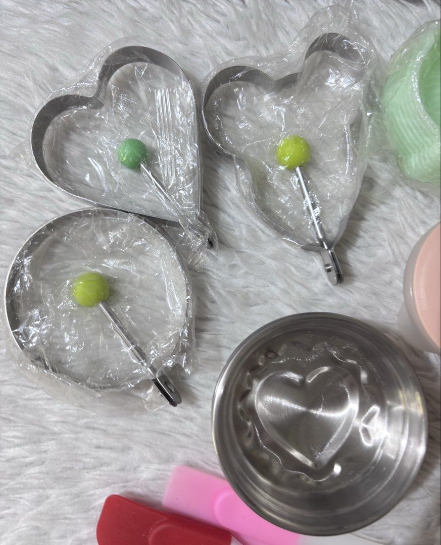Molder Set, Brush & Spatula (Category: Bakeware) located in Paranaque City. Submitted by dalle_closet (Listing ID 1425888242, Image 2). Description: For take all only .