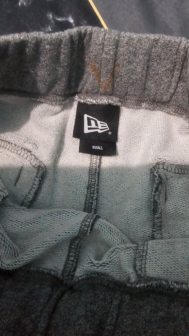 New era x genuine merchandise (Category: Shorts) located in Manila. Submitted by yanggoonz (Listing ID 1425949422, Image 3). Description: new era x gen merchandise ganda neto parang wool ung tela NY yankees size small width: 28-32 length:19 Good as bnew .