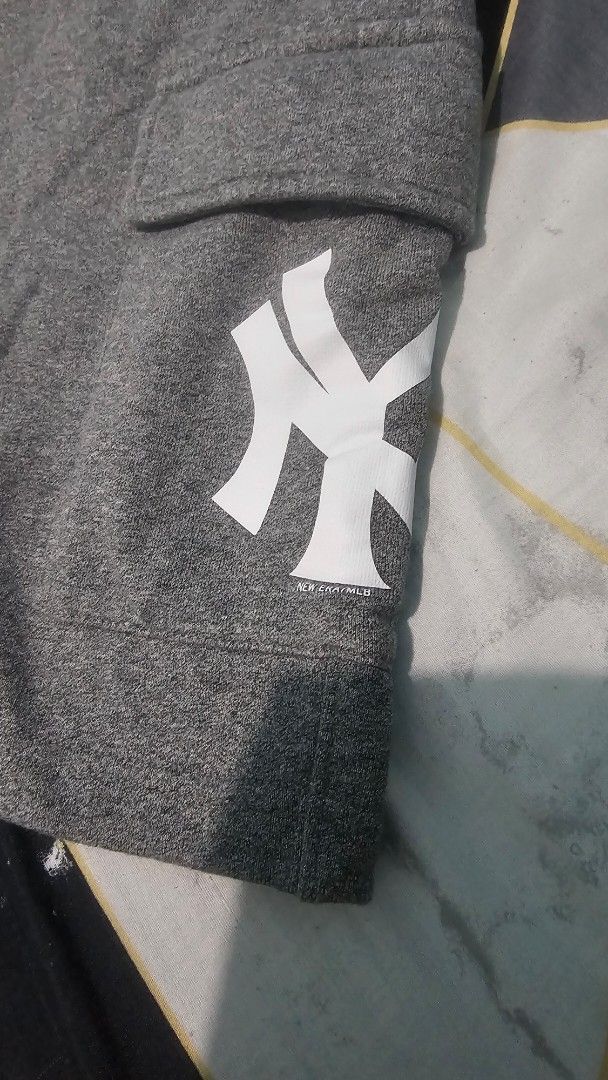New era x genuine merchandise (Category: Shorts) located in Manila. Submitted by yanggoonz (Listing ID 1425949422, Image 2). Description: new era x gen merchandise ganda neto parang wool ung tela NY yankees size small width: 28-32 length:19 Good as bnew .