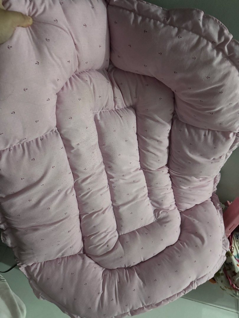 Newborn baby bed (Category: Car Seats) located in Caloocan City. Submitted by noelenjoyg34131 (Listing ID 1425886692, Image 1). Description: Bed lang po. .