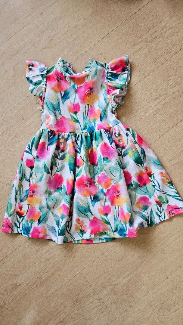 NEXT Summer Floral Dress (Category: Babies & Kids Fashion) located in Paranaque City. Submitted by babythings (Listing ID 1425885950, Image 1). Description: - No issues, no stains - NEXT Summer Floral Dress - For girls aged 3-4 years old - Features a vibrant floral print - Perfect for summer wear .