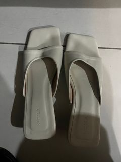 (Category: ) located in . Submitted by closet.secrets (Listing ID 1425943584, Image 1). Description: .