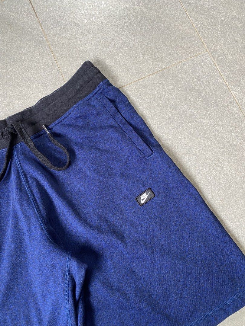 Nike alumni Short (Category: Shorts) located in Digos. Submitted by thriftflexph (Listing ID 1425897335, Image 2). Description: Size&Dimes: Color&Condi:9./10 issue:Fading sa bewang na part DM for more information 🫶 Items are all thrifted/Handpicked Can ship nationwide🇵🇭 Add Shipping Fee ✈️🎁.