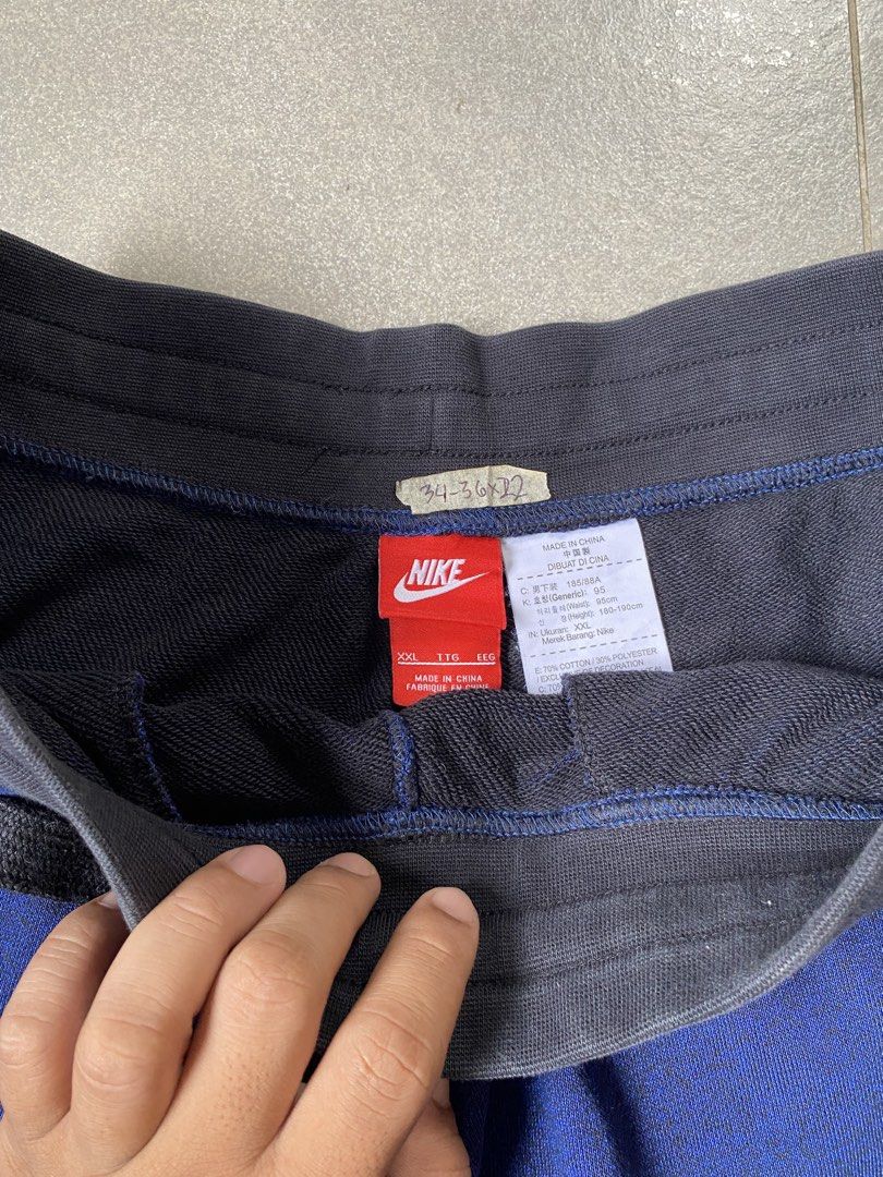 Nike alumni Short (Category: Shorts) located in Digos. Submitted by thriftflexph (Listing ID 1425897335, Image 3). Description: Size&Dimes: Color&Condi:9./10 issue:Fading sa bewang na part DM for more information 🫶 Items are all thrifted/Handpicked Can ship nationwide🇵🇭 Add Shipping Fee ✈️🎁.