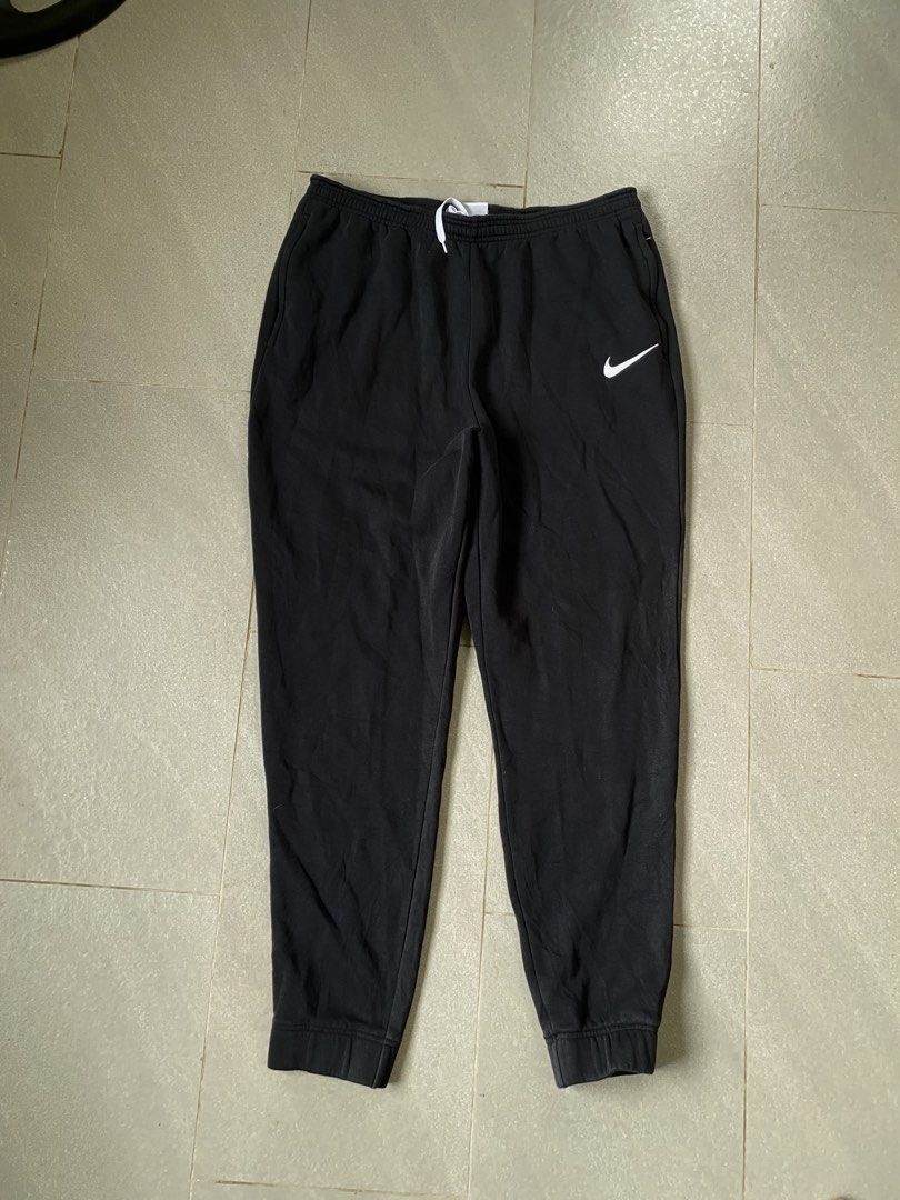 Nike Jogger pants (Category: Joggers) located in Digos. Submitted by thriftflexph (Listing ID 1425894335, Image 2). Description: SUPER BLACK TO SA LIGHTING LG YAN Size&Dimes:34-38 Baggy Color&Condi:9.5:10 issue:NONE DM for more information 🫶 Items are all thrifted/Handpicked Can ship nationwide🇵🇭 Add Shipping Fee ✈️🎁.