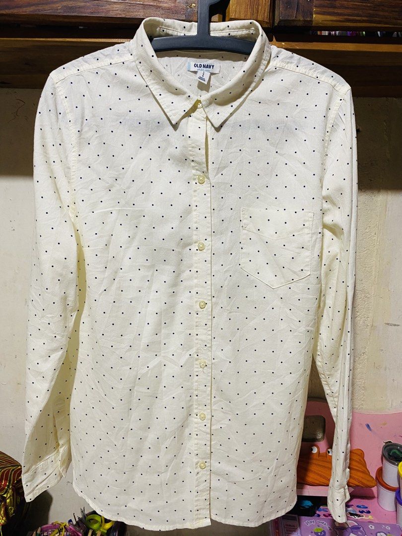 OLD NAVY (Category: Tshirts & Polo Shirts ) located in Baguio. Submitted by vanity_kimo (Listing ID 1425882692, Image 1). Description: - Brand: OLD NAVY - Size: L - Color: Cream with polka dots - Condition: Good - Design: Button-down shirt with a single pocket - Style: Versatile for casual or semi-formal wear.