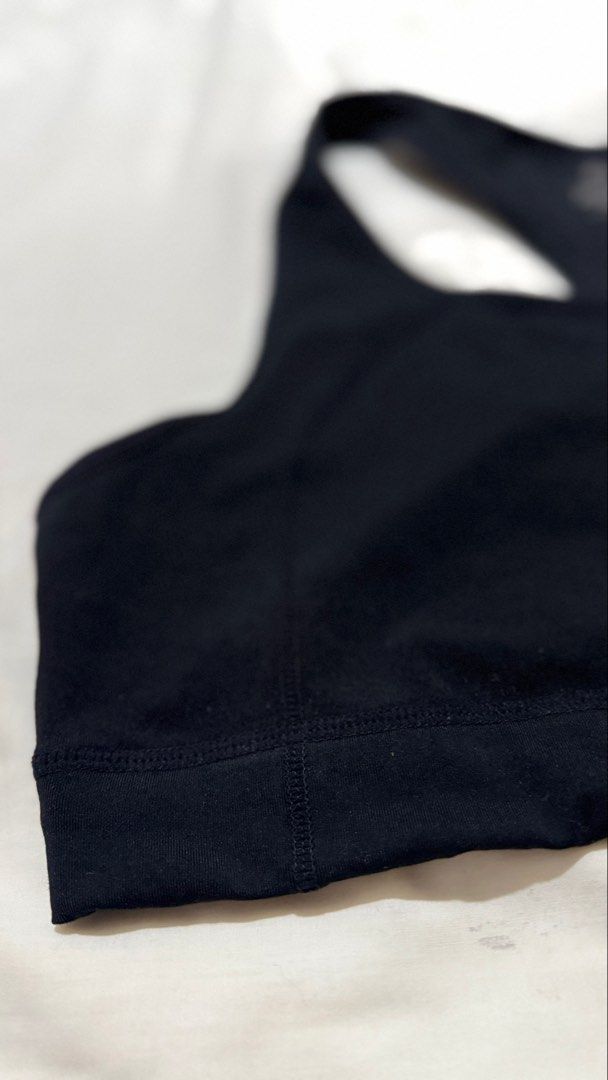 Old Navy Black Sports Bra (Category: Activewear) located in Manila. Submitted by blueeeee08 (Listing ID 1425964018, Image 3). Description: - Authentic Old Navy - Wireless bra - Tag slightly erased - XL on tag but can fit 2XL 📍Cavite 📦Lalamove/JNT.