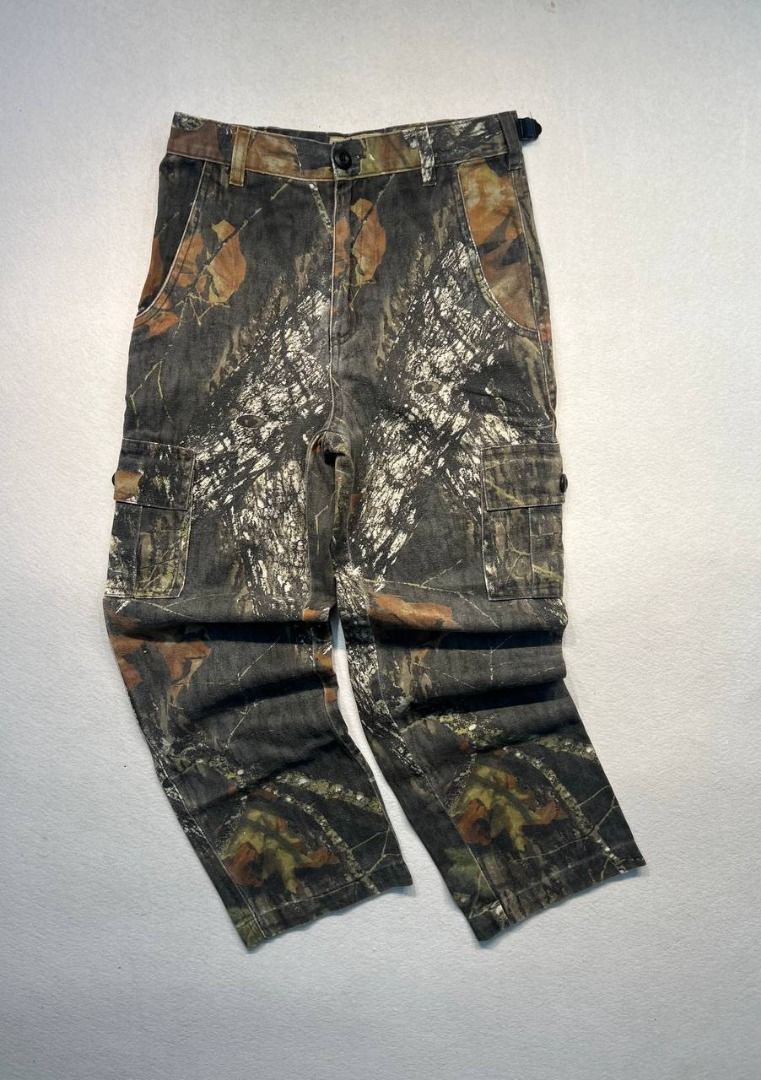 Realtree Pants Field staff (Category: Jeans) located in Mandaluyong City. Submitted by theroom501 (Listing ID 1425985619, Image 1). Description: Realtree Pants Field staff Condition: Excellent Size on tag: Medium Issue: none Price: 1500 Details 👇🏼 📐Waist: 24 inches 📐Length: 34 inches 📐Leg Opening: 7 inches Courier LBC JNT Lalamove.
