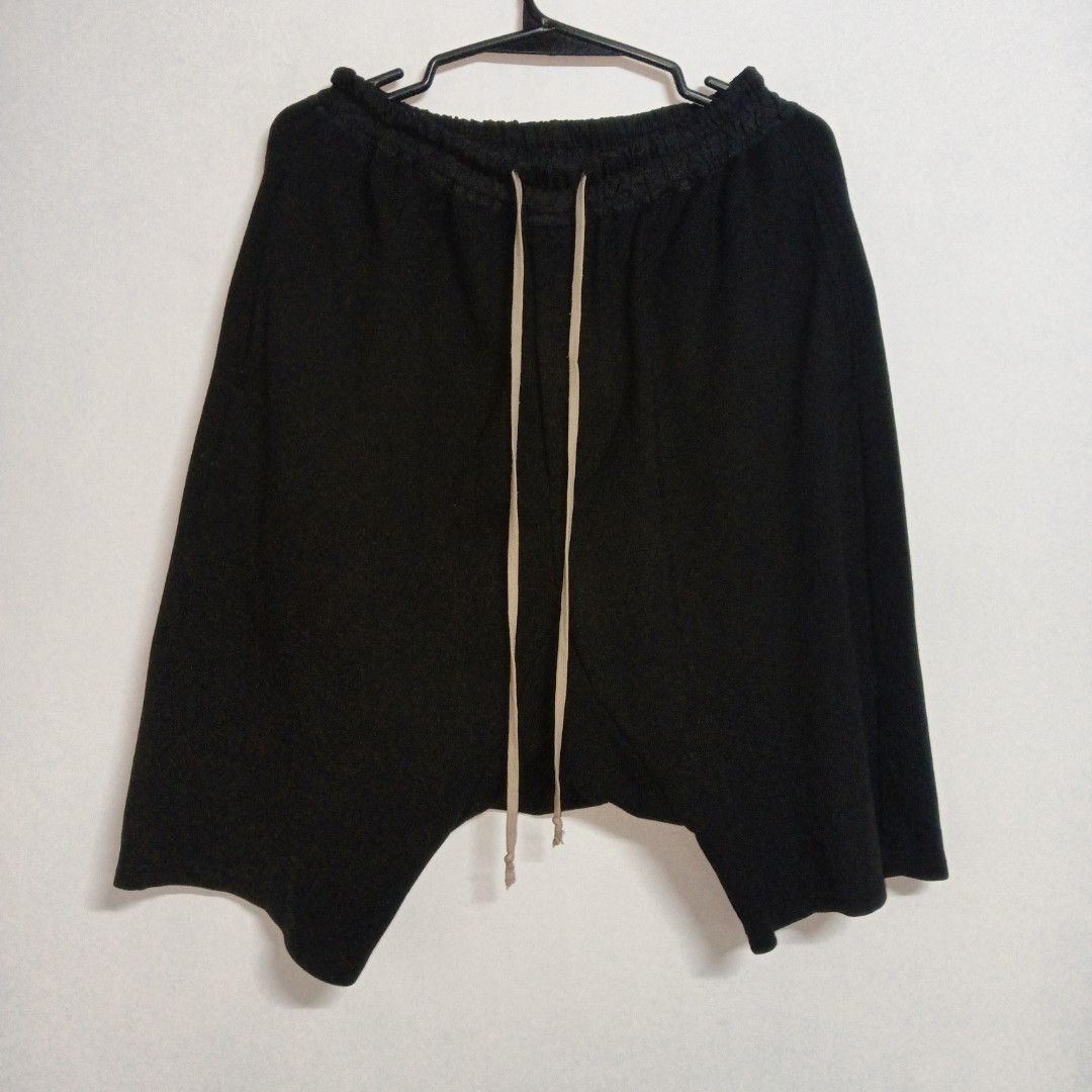 Rick owens pod shorts (Category: Shorts) located in Manila. Submitted by c4pybr (Listing ID 1425961889, Image 1). Description: 2,500 shipped OFF/LEGIT .