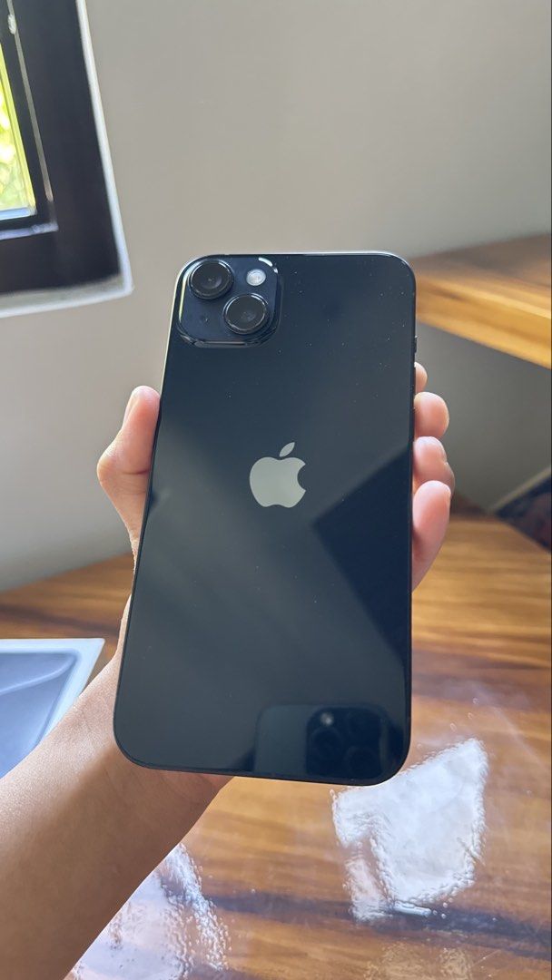 RUSH iPhone 14plus 256gb (Category: iPhone 14 Series) located in Bulacan. Submitted by carlakilla (Listing ID 1425861530, Image 1). Description: 78% Battery health Honest issue: sira charging pin, 3,500 daw pagawa Charge via magsafe charger No box. Unit and magsafe charger only.