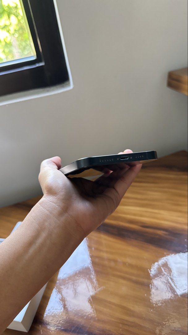 RUSH iPhone 14plus 256gb (Category: iPhone 14 Series) located in Bulacan. Submitted by carlakilla (Listing ID 1425861530, Image 3). Description: 78% Battery health Honest issue: sira charging pin, 3,500 daw pagawa Charge via magsafe charger No box. Unit and magsafe charger only.