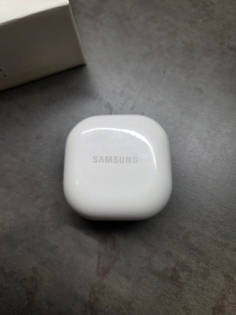 Samsung Buds 265715888039938113