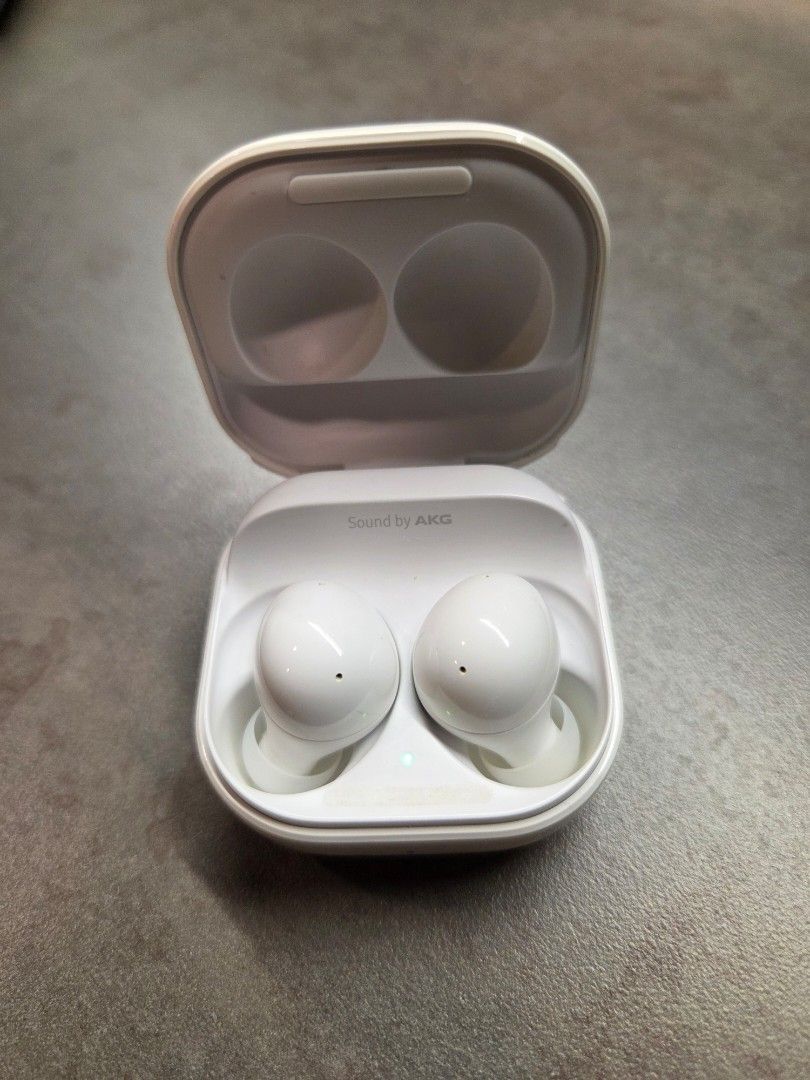Samsung Buds 265715888039938112