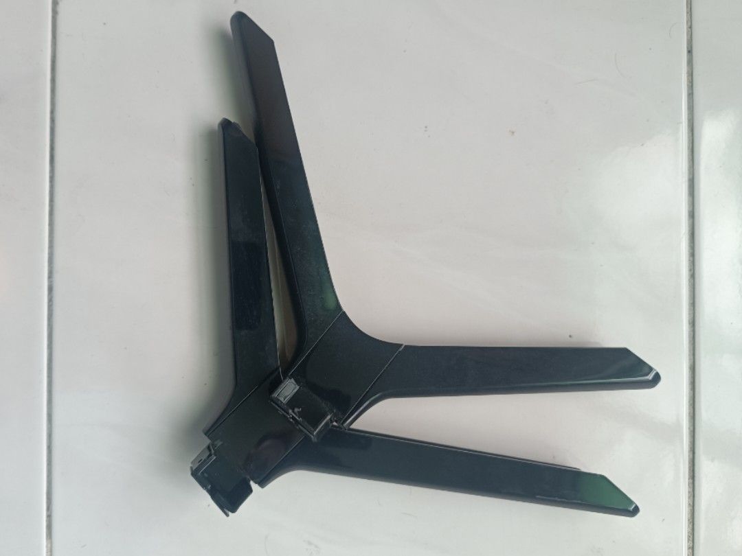 Sharp Tv Stand (Category: TV Parts & Accessories) located in Puchong. Submitted by bosco24 (Listing ID 1425864413, Image 2). Description: For Model 2T-C42BG1X and similar series. with screw No return No refund No exchange.