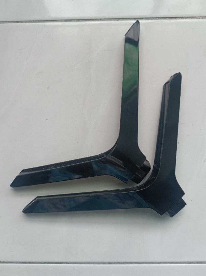 Sharp Tv Stand (Category: TV Parts & Accessories) located in Puchong. Submitted by bosco24 (Listing ID 1425864413, Image 1). Description: For Model 2T-C42BG1X and similar series. with screw No return No refund No exchange.