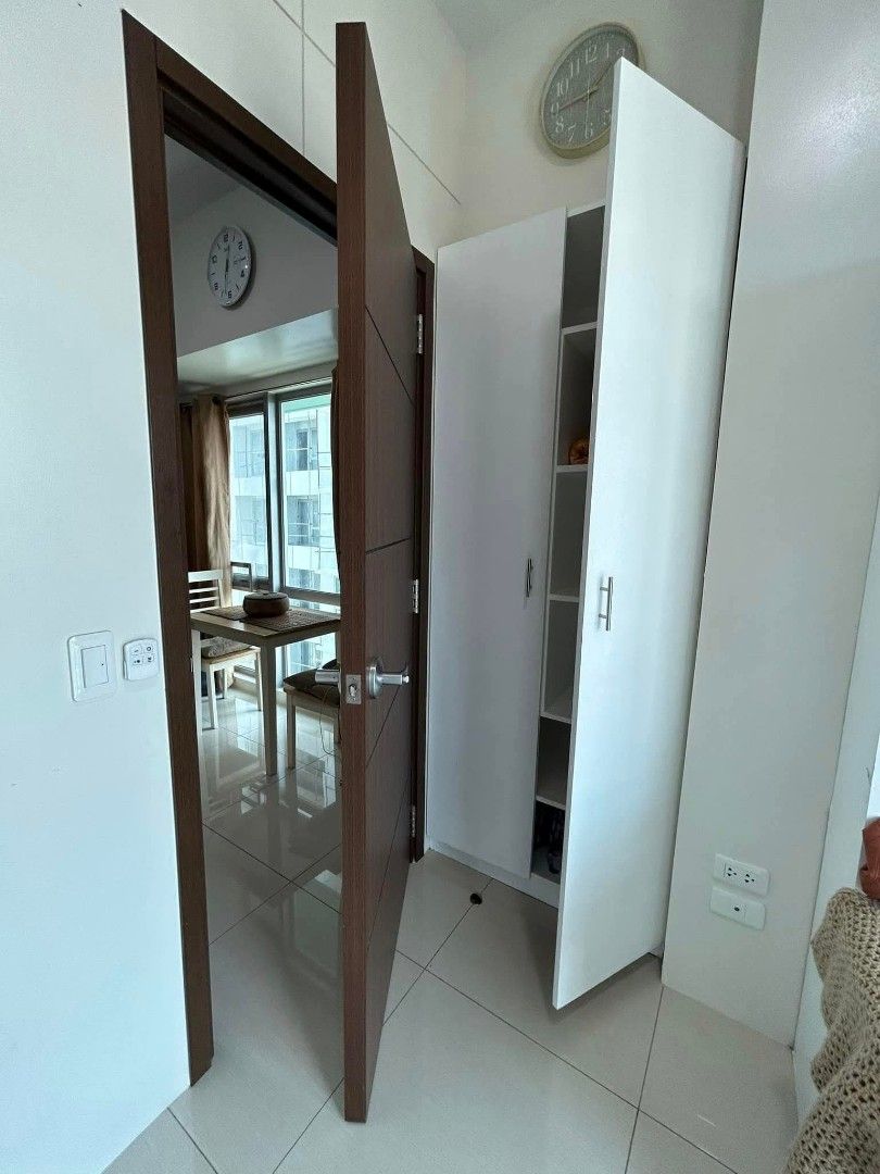 Studio Unit Olive Place in Mandaluyong (Category: Apartments & Condos) located in Makati City. Submitted by mayangqoh05 (Listing ID 1426003534, Image 1). Description: FOR RENT 1 BR STUDIO FLEX THE OLIVE PLACE by DataLand, Inc. 📍Location: 407 Shaw Blvd. Brgy Addition Hills Mandaluyong City. ✅ In front of Dumlao Gym and beside Emar Suites/Pag-ibig Building) ✅ near Shaw Center Mall, Toyota Shaw, Puregold shaw, SNR, SM Cherry ✅ Few minutes away from