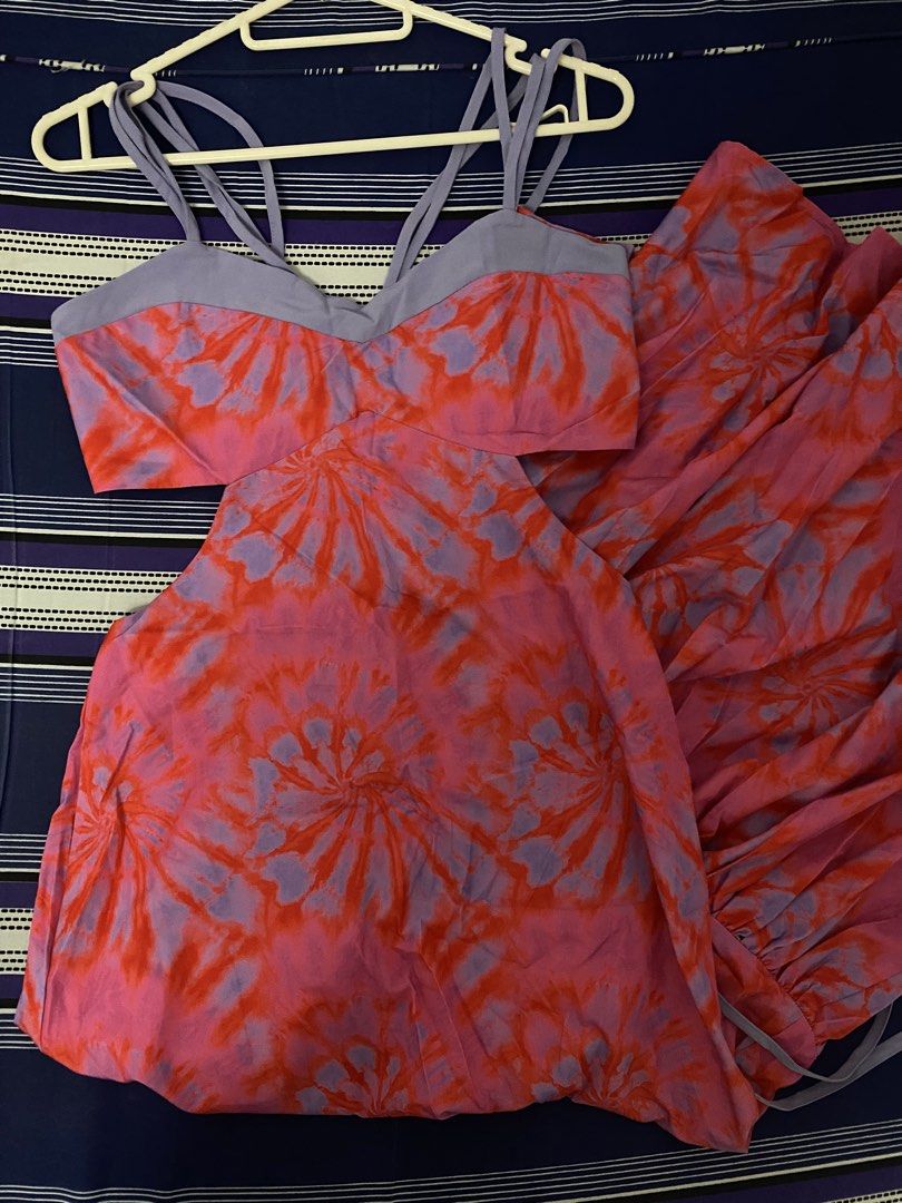 Tie dye cut out maxi dress M (Category: Sets or Coordinates) located in Mandaluyong City. Submitted by van68 (Listing ID 1425836333, Image 1). Description: Brand: Dress Size: M Length: 47” Waistline: 29” - Smooth fabric material - Tie at the back - Layered skirt part 📍Mandaluyong city 📍Can meetup in any MRT station during weekends.