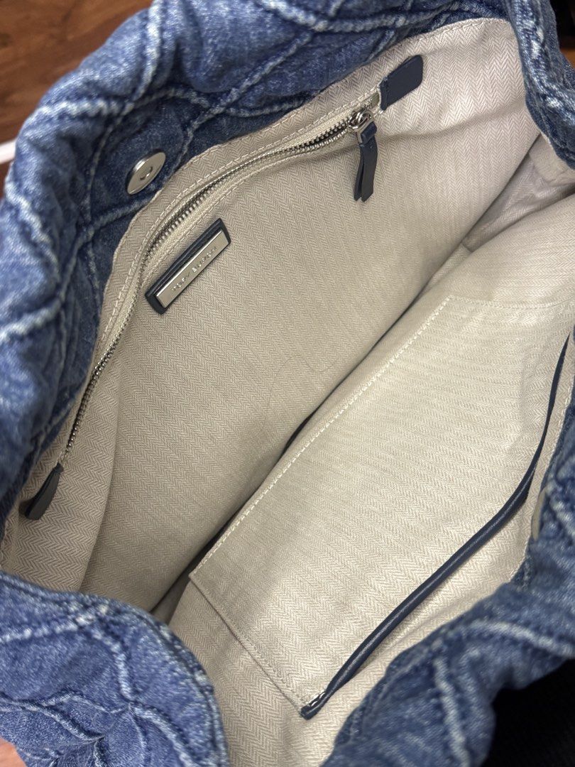 Tory Burch Denim Shoulder Bag (Category: Luxury Bags & Wallets) located in Manila. Submitted by keithhh16 (Listing ID 1426003326, Image 3). Description: Tory Burch Fleming Soft Denim Drawstring Bag • Used • Condition: 10/10 • ₱12,000 Steal price for this piece.