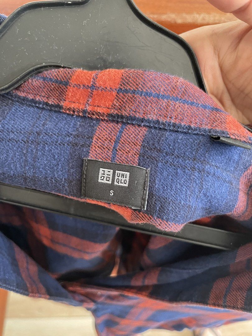 Uniqlo Plaid longsleeves (Category: Longsleeves) located in Las Pinas. Submitted by janabriz (Listing ID 1425887065, Image 3). Description: Oversized S-M.