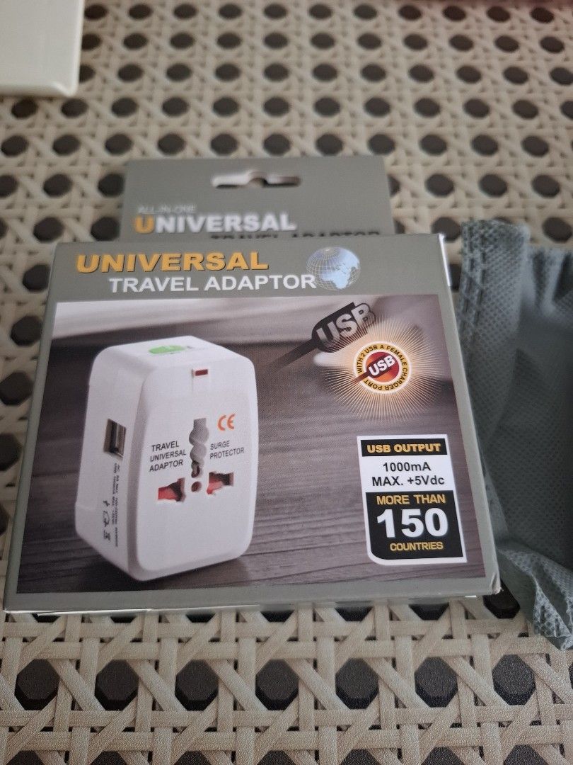 Universal Travel Adapter with USB Port405998314529771522