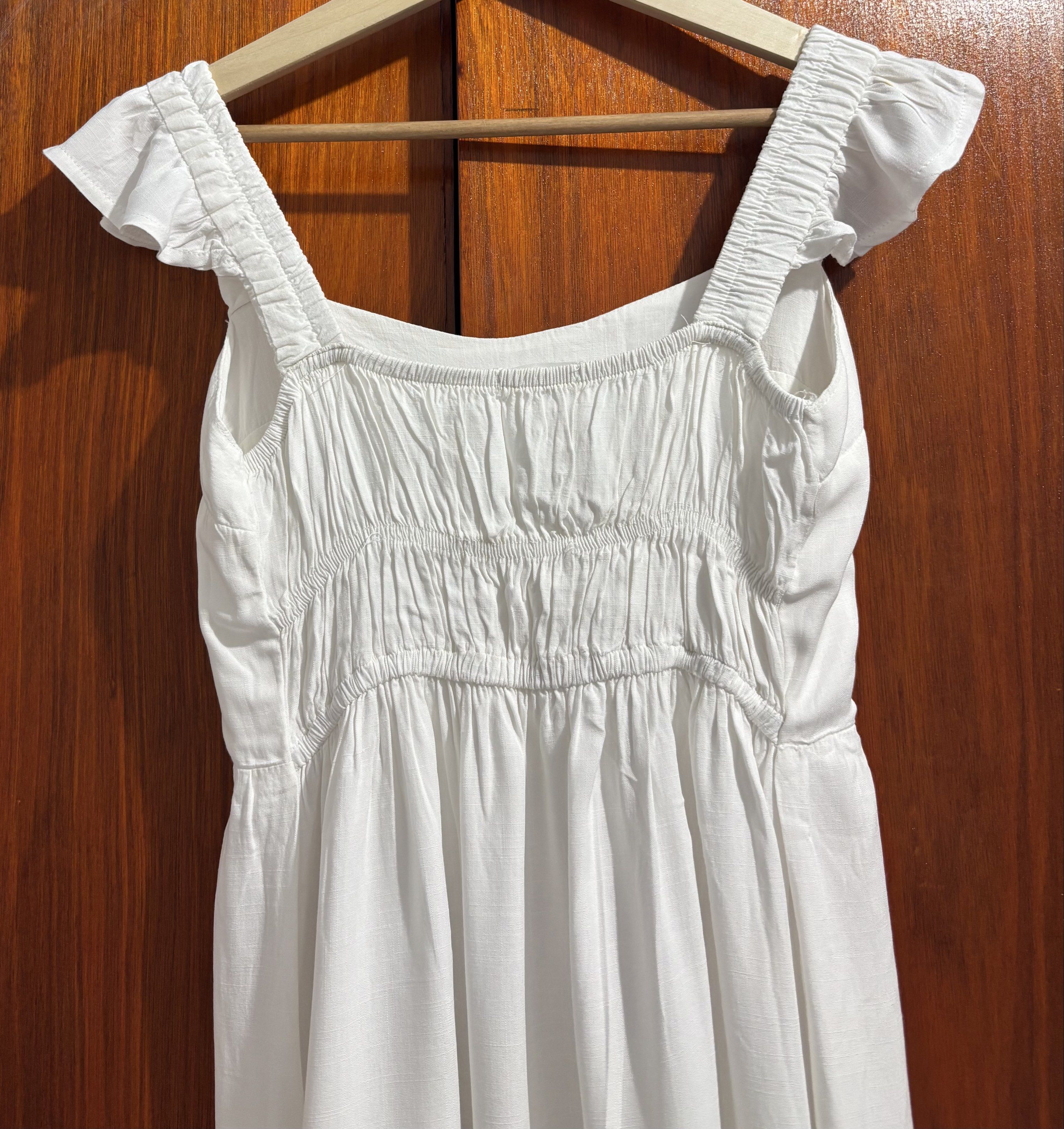 White linen dress (Category: Dresses) located in Taytay. Submitted by oreomatcha (Listing ID 1425954847, Image 2). Description: Perfect for summer/beach theme Has a minimal yellow spot stain Price is nego‼️ Linen, beach, summer, outfit, white dress.