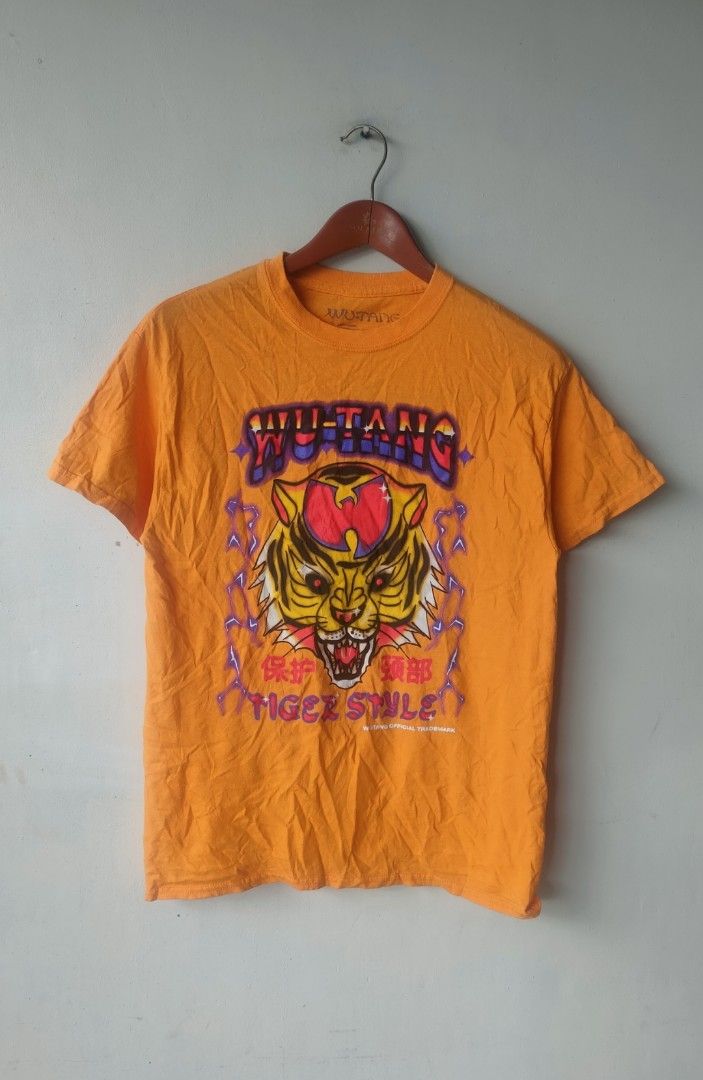 Wutang Clan Tiger Smile Tee (Category: Tshirts & Polo Shirts ) located in Cabuyao City. Submitted by THRIFTHITS (Listing ID 1425971540, Image 1). Description: Wutang Clan Tiger Smile 🐯🐅 (Official) Excellent Asnew 20-21x27 Mine 380‼️ Direct Message me and Add for fast Transaction ty .