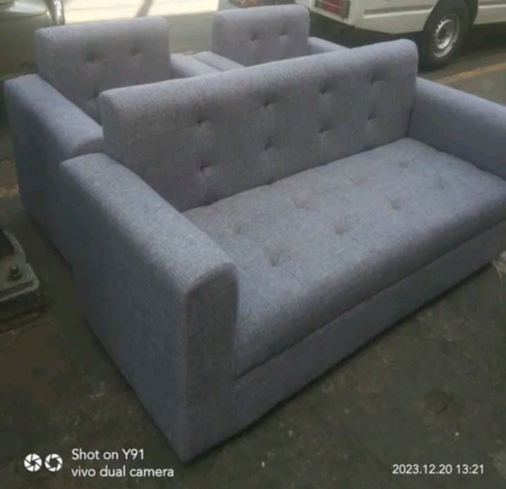 3seater sofa (Category: Sofas) located in Manila. Submitted by 23kcaleon (Listing ID 1426017736, Image 1). Description: Stylish gray sofa with a tufted design. Features a comfortable seating area and padded armrests. The sofa has a modern aesthetic, perfect for living rooms or lounges. The sofa has a button-tufted backrest and seat cushions..