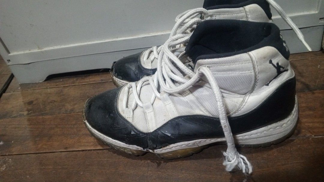 Air Jordan 11 Retro Concord (Category: Sneakers) located in Manila. Submitted by jowmel (Listing ID 1426069013, Image 1). Description: 2nd hand Jordan concord.